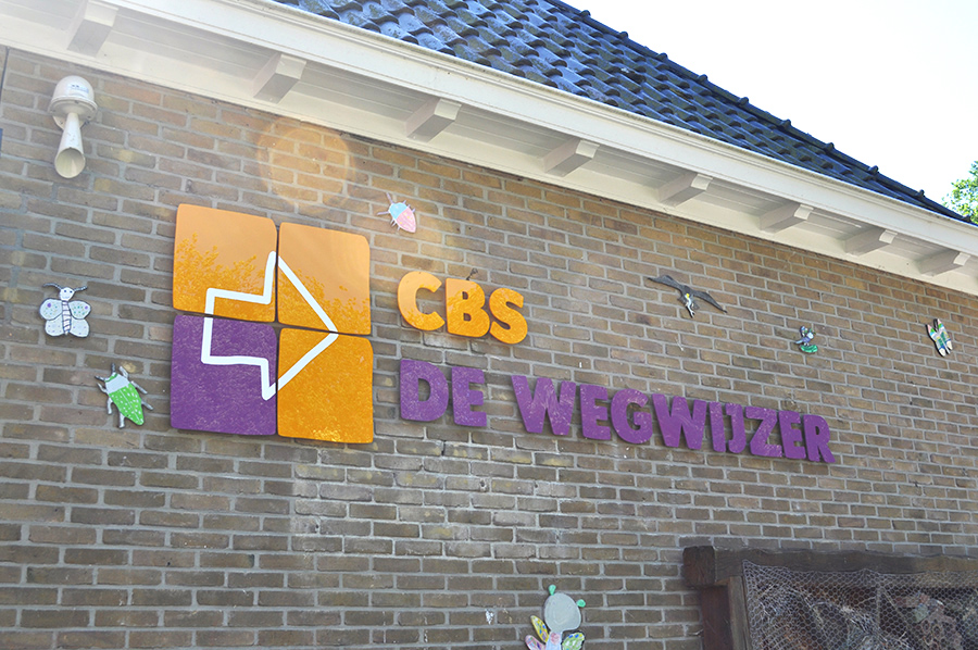 Gevelbelettering logo ontwerp CBS De Wegwijzer